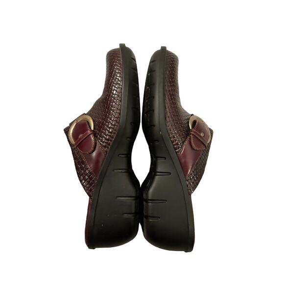 EUC Clarks Artisan‎ Womens Mules Shoes Basket Weave Leather Slip On Buckle 8M - Picture 6 of 10